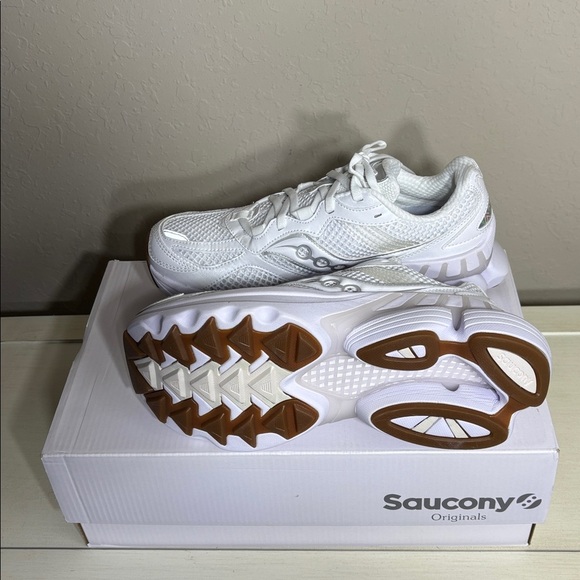 Saucony Grid NXT Originals  White Sneakers.Unisex NWBox Size 7.5Women 
Size 6Men - Picture 6 of 8